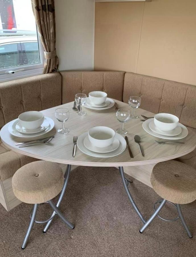 Home From Home Caravan Hire Havens Thorpe Park 克利索普斯 外观 照片